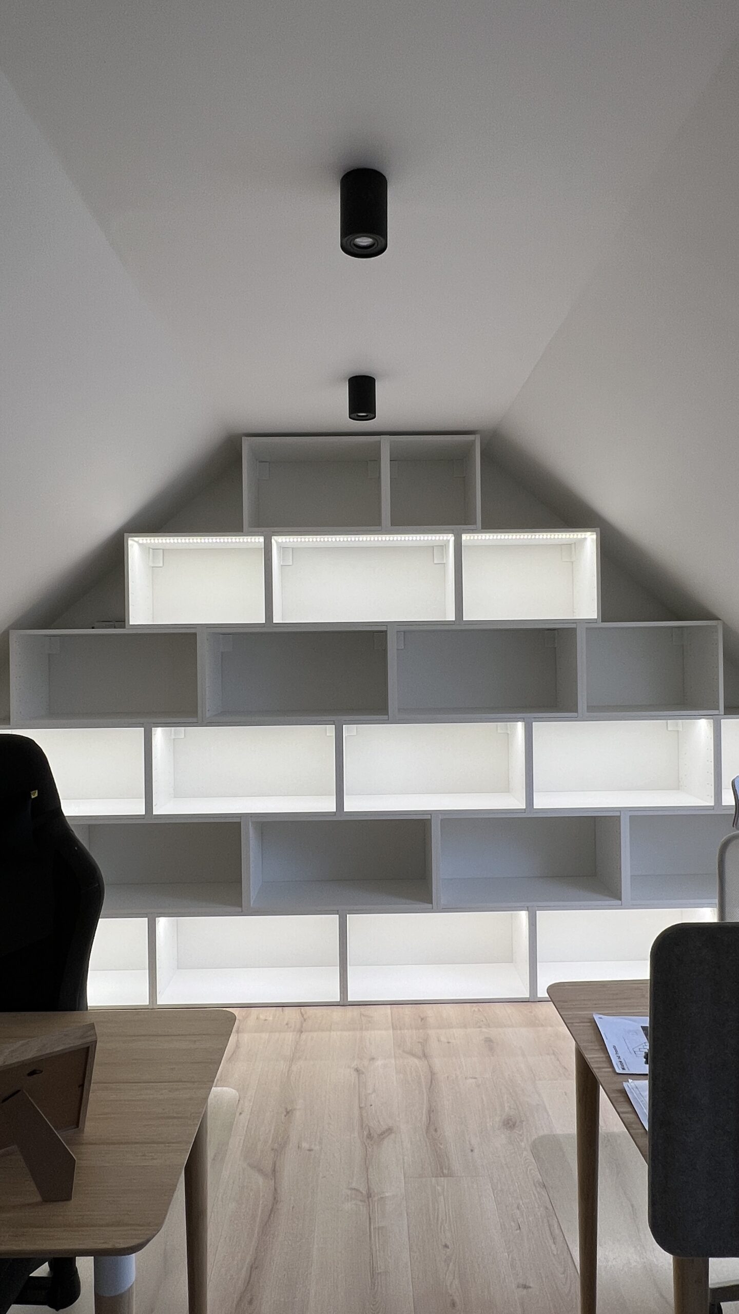 MONTAŻ MEBLI IKEA 6 montaż kuchni IKEA, montaż kuchni IKEA Warszawa, montaż mebli IKEA Warszawa, zabudowa z szafek kuchennych METOD w pomieszczeniu biurowym